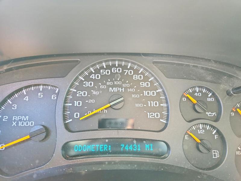 2003 Chevrolet Suburban VIN 3GNFK16Z23G174420 COPART salvage auction — BURN, Wy - Certificate Of Title, sold $3,250 on 2026-07-22 (photo 9)