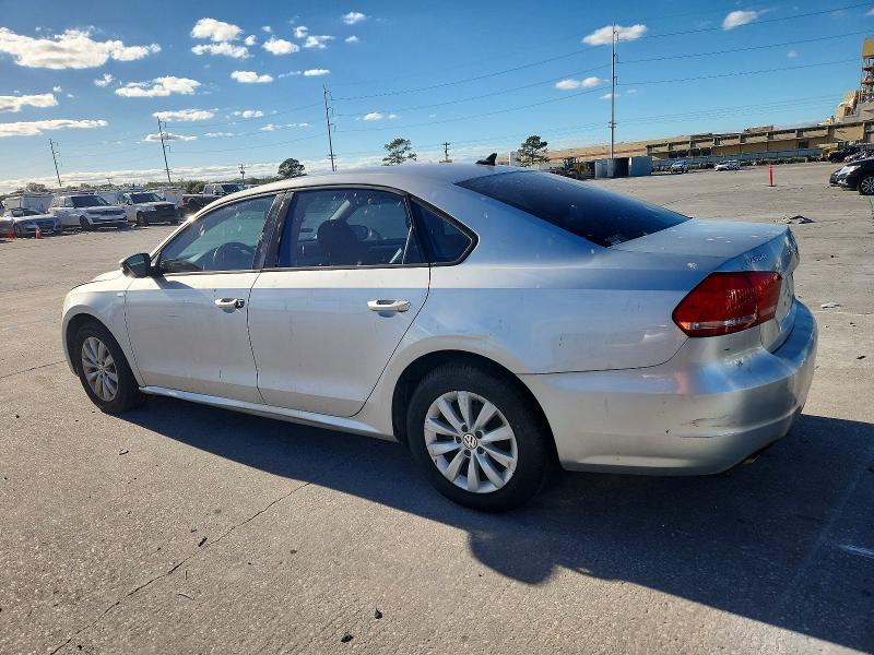 2015 Volkswagen Passat VIN 1VWAT7A33FC092027 COPART salvage auction — MINOR DENT/SCRATCHES, Salvage Title, sold $1,450 on 2026-08-13 (photo 2)
