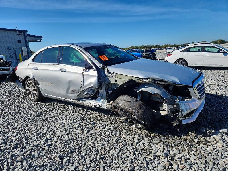 2017 Mercedes-benz E-klasse VIN WDDZF4JB8HA102333 COPART salvage auction — ALL OVER, Salvage Title, sold $2,500 on 2026-08-07 (photo 4)