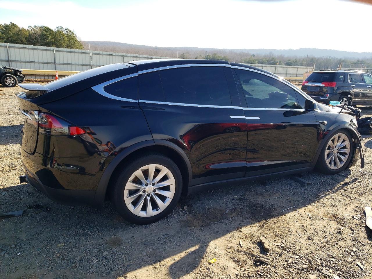 2017 Tesla Model x VIN 5YJXCAE2XHF077364 COPART salvage auction — Front End, VA - CERTIFICATE OF TITLE, sold $5,500 on 2026-01-23 (photo 3)