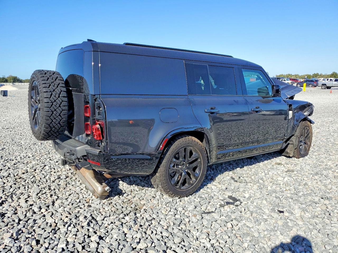 2024 Land Rover Defender VIN SALEWFEU2R2353773 COPART salvage auction — Front End, FL - CERT OF TITLE SLVG REBUILDABLE, sold $13,300 on 2026-06-30 (photo 3)