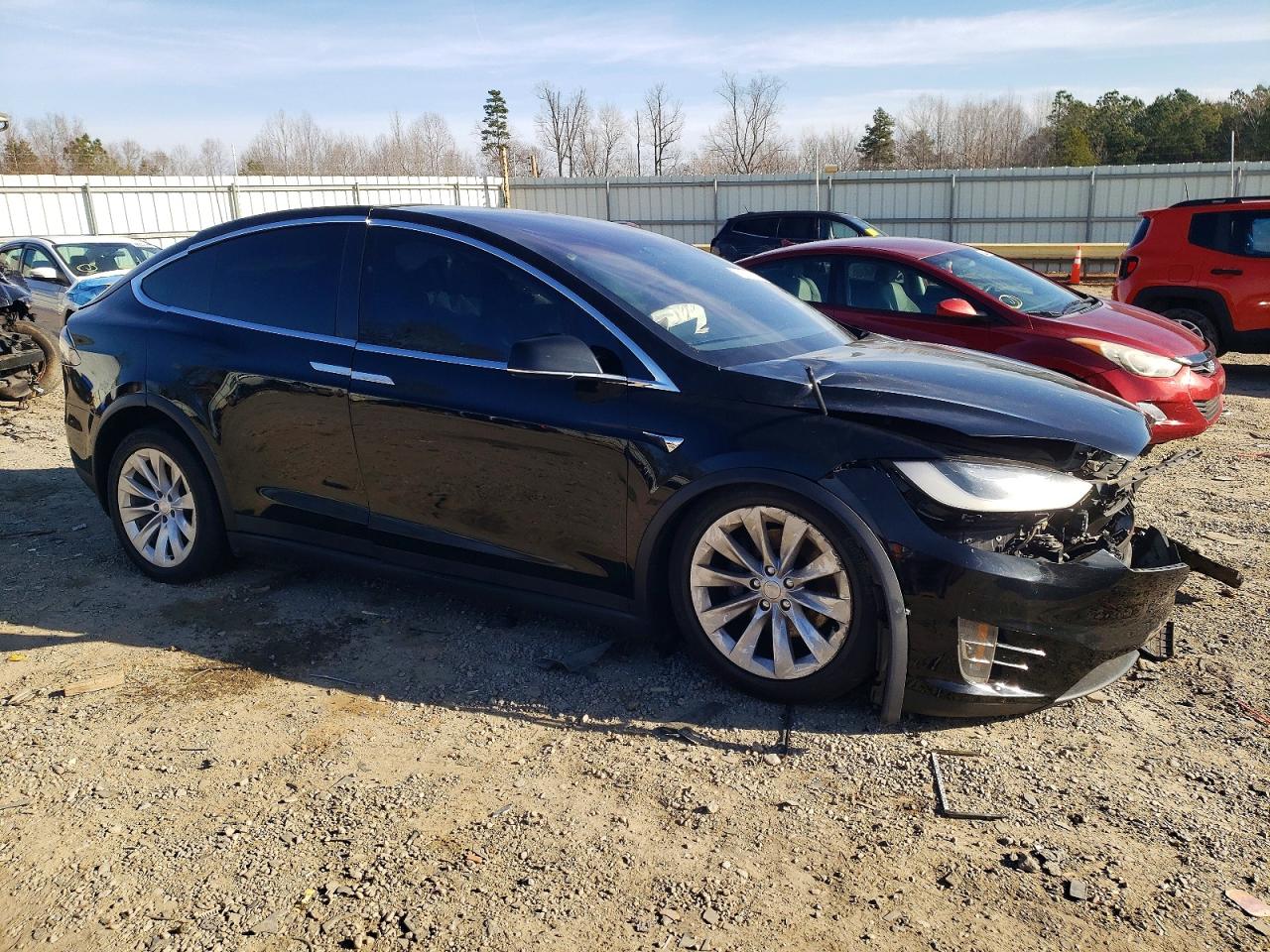 2017 Tesla Model x VIN 5YJXCAE2XHF077364 COPART salvage auction — Front End, VA - CERTIFICATE OF TITLE, sold $5,500 on 2026-01-23 (photo 4)