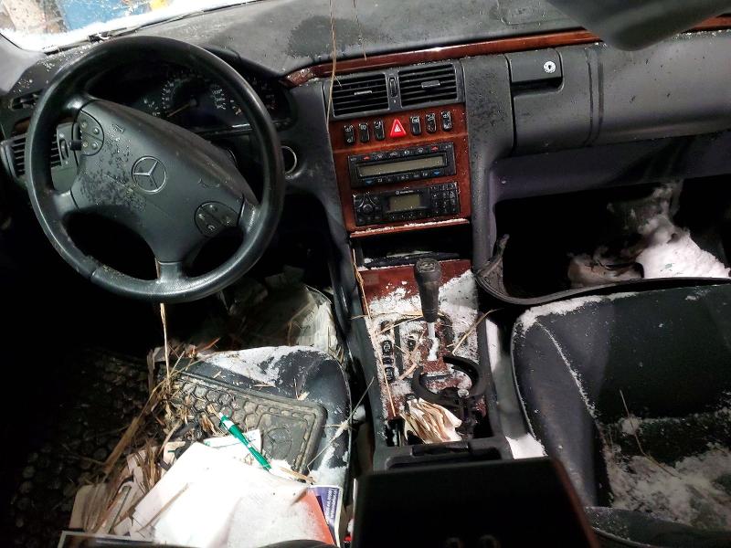 2000 Mercedes-benz E-class VIN WDBJF83J7YX040423 COPART salvage auction — ALL OVER, On - Permit No Brand - Unfit, sold $350 on 2026-07-09 (photo 8)