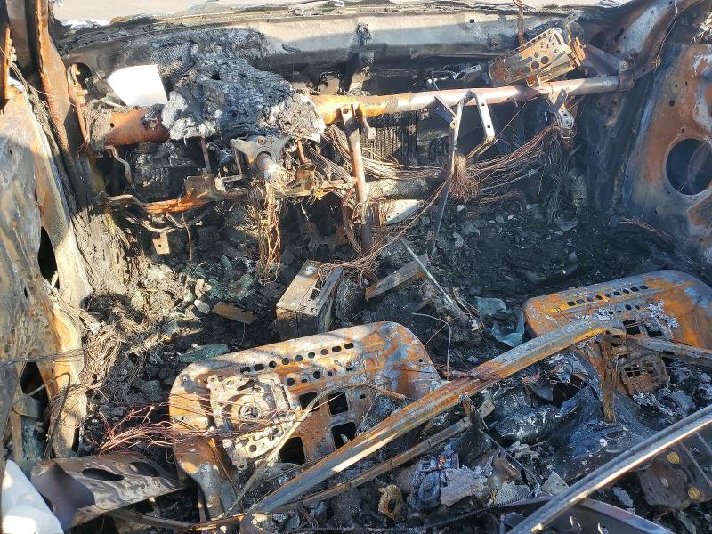 2002 Lexus Es 300 VIN JTHBF30G320032898 COPART salvage auction — INTERIOR BURN, CA - NON-REPAIRABLE VEHICLE CERT, sold $100 on 2026-07-09 (photo 8)