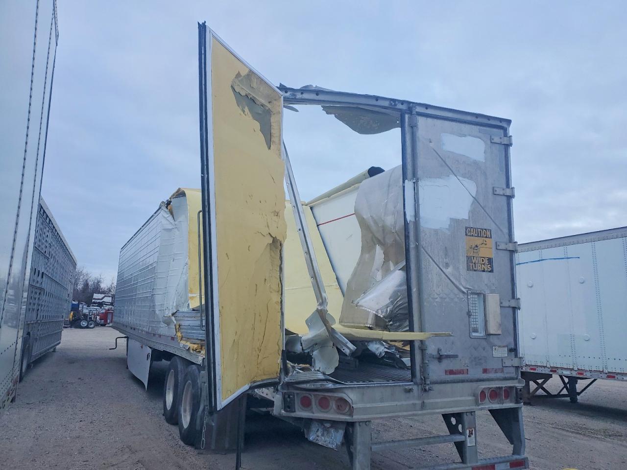 2022 Cimc reefer trailer VIN 527SR5328NM028064 COPART salvage auction — Frame Damage, IA - CERTIFICATE OF TITLE, sold $5,700 on 2026-07-07 (photo 2)