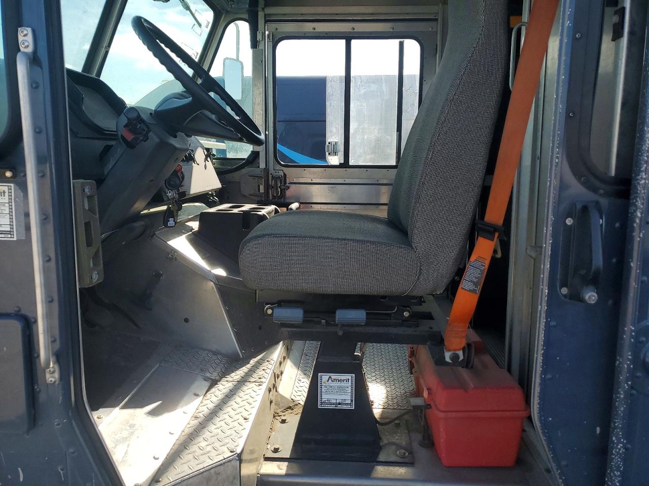 2020 Freightliner All models VIN 4UZAC2EA8LCMH7911 COPART salvage auction — Minor Dent/Scratches, TX - CERTIFICATE OF TITLE, sold $19,100 on 2026-06-30 (photo 7)