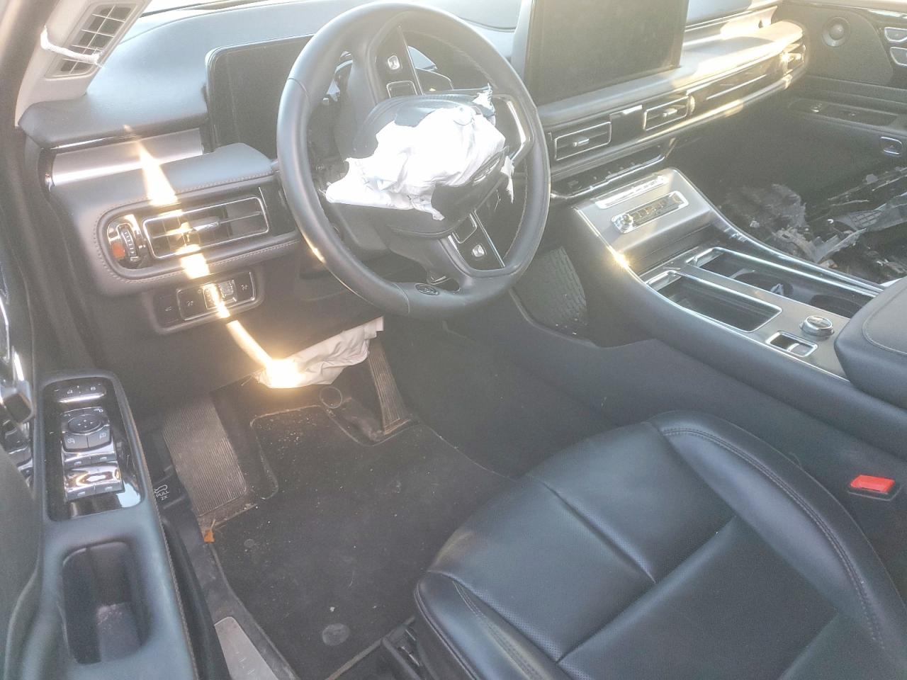 2025 Lincoln Aviator VIN 5LM5J6WC5SGL23437 COPART salvage auction — Front End, TX - SALVAGE VEHICLE TITLE, sold $9,300 on 2026-03-05 (photo 8)