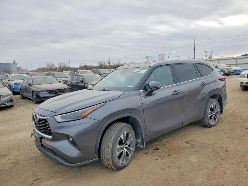 2022 Toyota Highlander VIN 5TDHZRBH9NS225375 COPART salvage auction — FRONT END, Ia - Cert Of Title-Salvage Title, sold $5,400 on 2026-07-24 (photo 1)