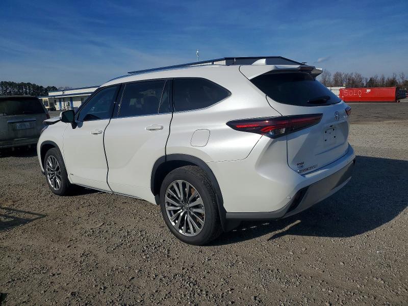 2025 Toyota Highlander hybrid VIN 5TDKBRCH8SS648596 COPART salvage auction — Front End, NC - SALVAGE CERTIFICATE OF TITLE, sold $30,000 on 2026-02-02 (photo 2)