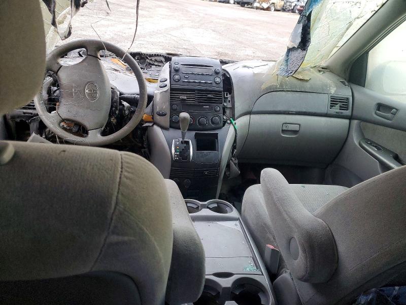 2006 Toyota Sienna VIN 5TDZA23C66S475924 COPART salvage auction — INTERIOR BURN, NY - MV907A-PARTS ONLY, sold $125 on 2026-07-13 (photo 8)