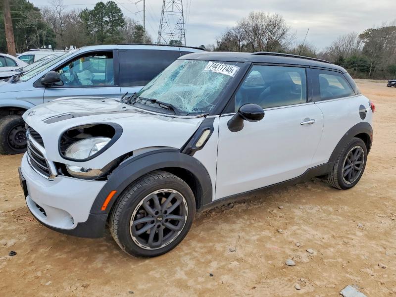 2015 Mini Cooper VIN WMWSS1C51FWN46731 COPART salvage auction — FRONT END, Salvage Title, sold $1,300 on 2026-08-24 (photo 1)