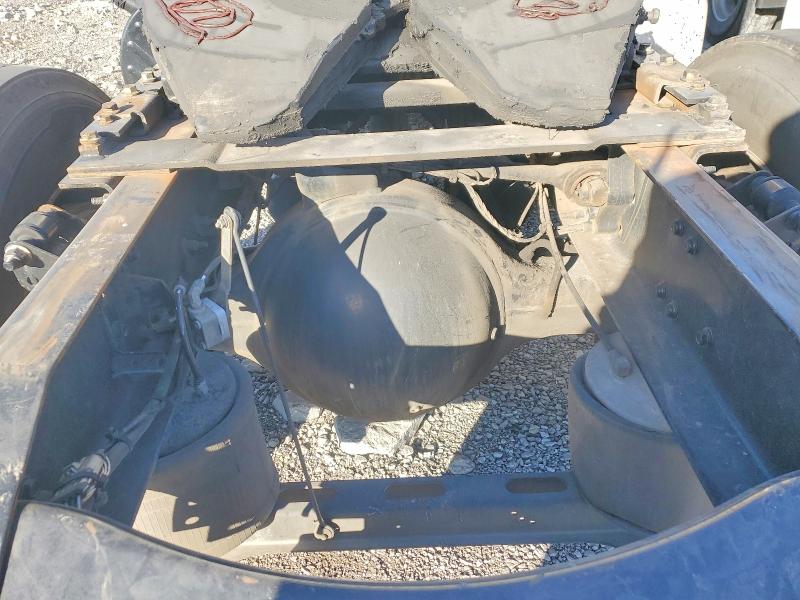 2016 Volvo Vnl VIN 4V4N39TGXGN965623 COPART salvage auction — NORMAL WEAR, In - Certificate Of Title, sold $5,000 on 2026-08-03 (photo 9)