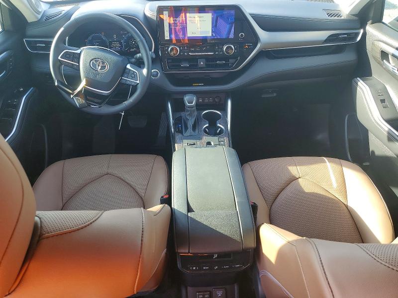 2025 Toyota Highlander hybrid VIN 5TDKBRCH8SS648596 COPART salvage auction — Front End, NC - SALVAGE CERTIFICATE OF TITLE, sold $30,000 on 2026-02-02 (photo 8)