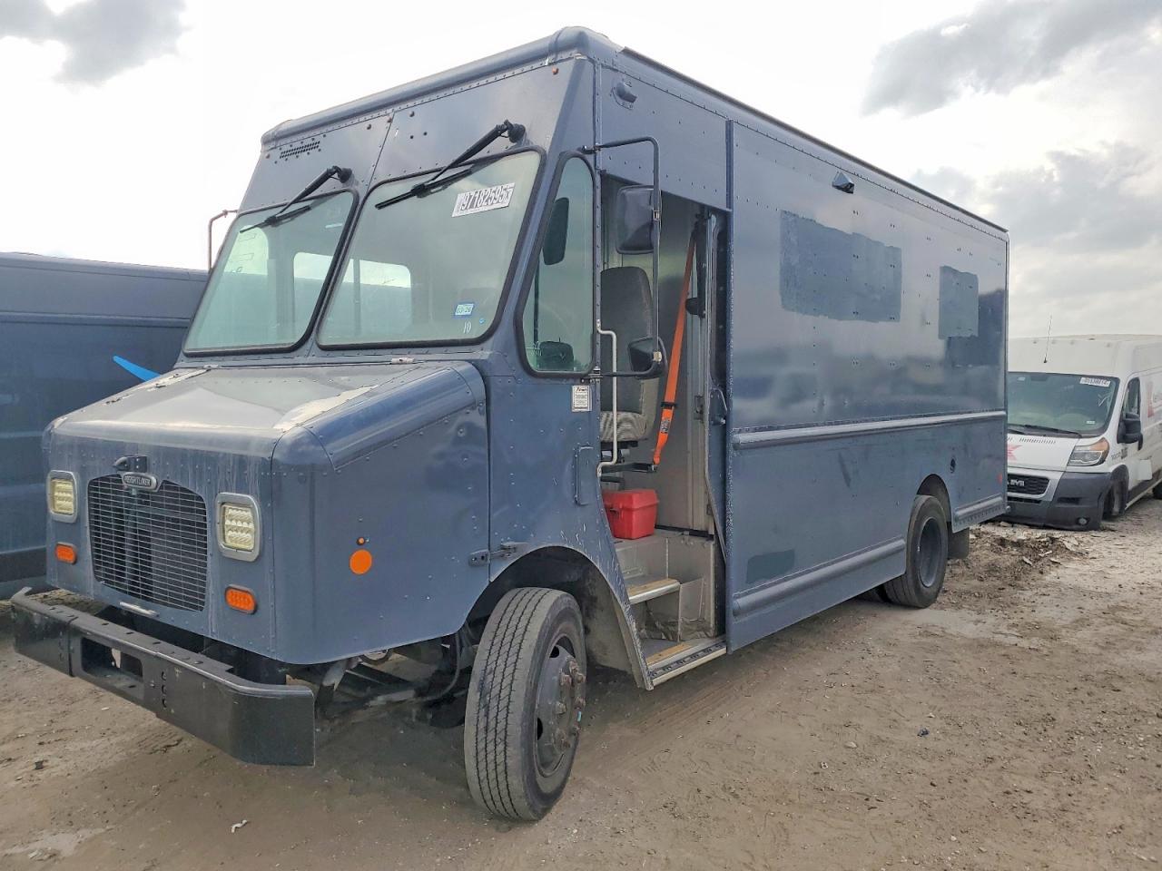 2020 Frht - Freightliner VIN 4UZAC2EA8LCMH7911 — COPART salvage auction photo