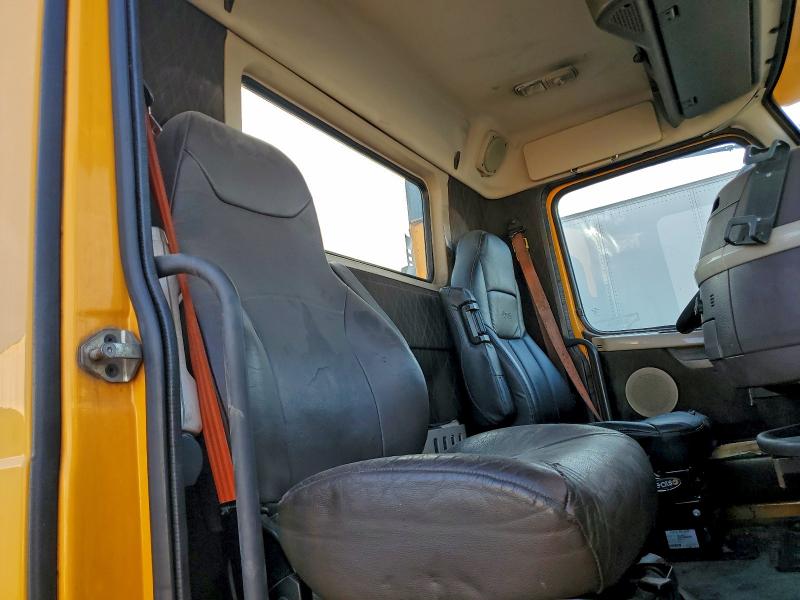2016 Volvo Vnl VIN 4V4NC9EH5GN944040 COPART salvage auction — SIDE, TX - CERTIFICATE OF TITLE, sold $5,400 on 2026-07-09 (photo 6)