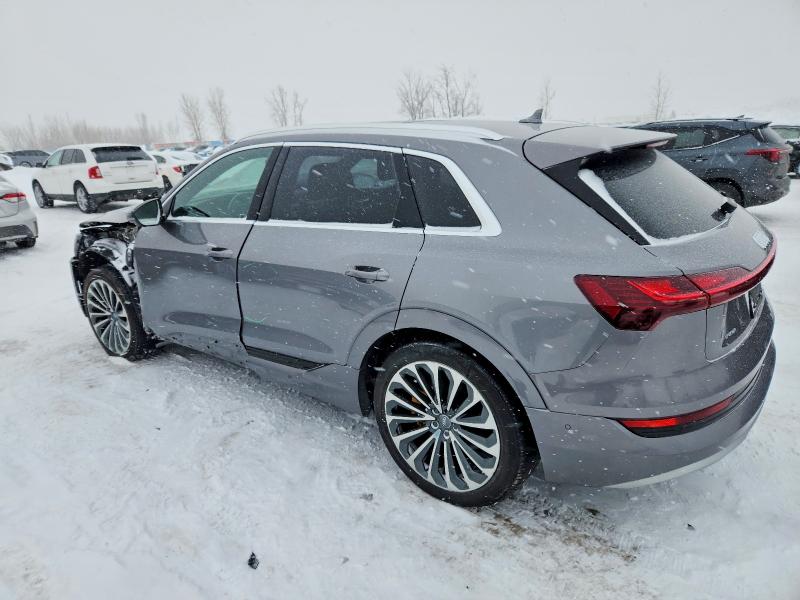 2019 Audi E-tron VIN WA1VAAGE0KB008742 COPART salvage auction — SIDE, Qc - Gravement Accidente, sold $12,200 on 2026-08-25 (photo 2)