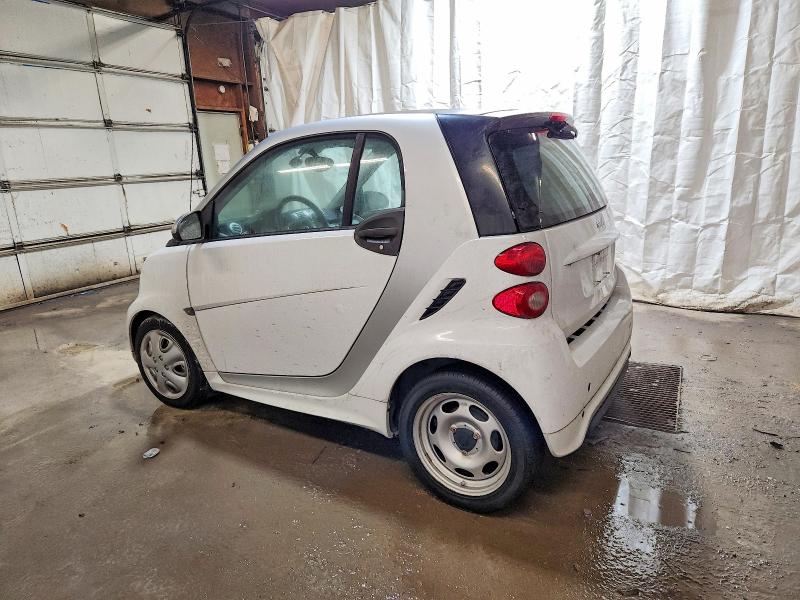 2015 Smart Fortwo VIN WMEEJ3BA1FK807281 COPART salvage auction — NORMAL WEAR, Salvage Title, sold $2,050 on 2026-10-08 (photo 2)