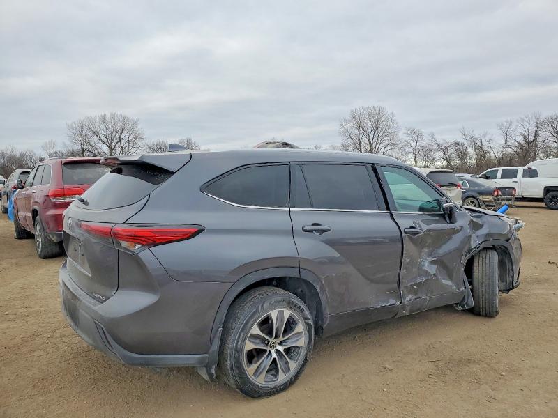 2022 Toyota Highlander VIN 5TDHZRBH9NS225375 COPART salvage auction — FRONT END, Ia - Cert Of Title-Salvage Title, sold $5,400 on 2026-07-24 (photo 3)