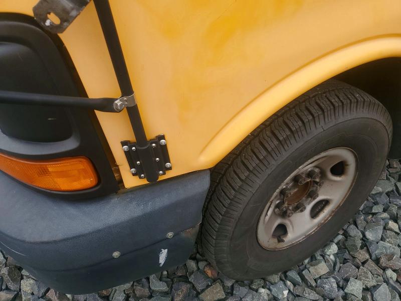 2011 Chevrolet Bus VIN 1GBHG31C891156131 COPART salvage auction — NORMAL WEAR, NY - CERTIFICATE OF TITLE, sold $2,500 on 2026-07-09 (photo 9)