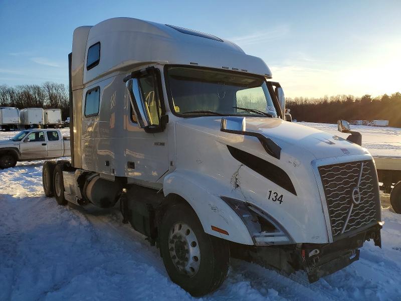 2022 Volvo Vnl VIN 4V4NC9EH0NN306176 COPART salvage auction — SIDE, Pa - Certificate Of Salvage, sold $14,000 on 2026-07-09 (photo 1)