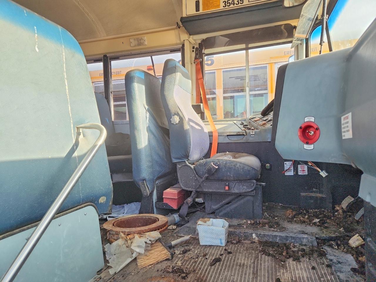 2013 Ic Corporation Ce Series School VIN 4DRBUSKN0DB199221 COPART salvage auction — Normal Wear, IL - CERTIFICATE OF TITLE, sold $1,800 on 2026-07-06 (photo 5)