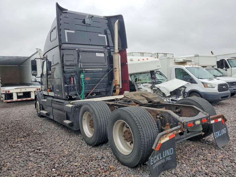 2006 Volvo Vnl VIN 4V4NC9GH66N442911 COPART salvage auction — NORMAL WEAR, Il - Certificate Of Title (P), sold $950 on 2026-07-07 (photo 3)