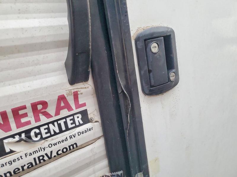 2019 Foresriver VIN 5ZT2CWECXKJ122799 COPART salvage auction — VANDALISM, CO - BILL OF SALE-PARTS ONLY, sold $875 on 2026-10-06 (photo 9)