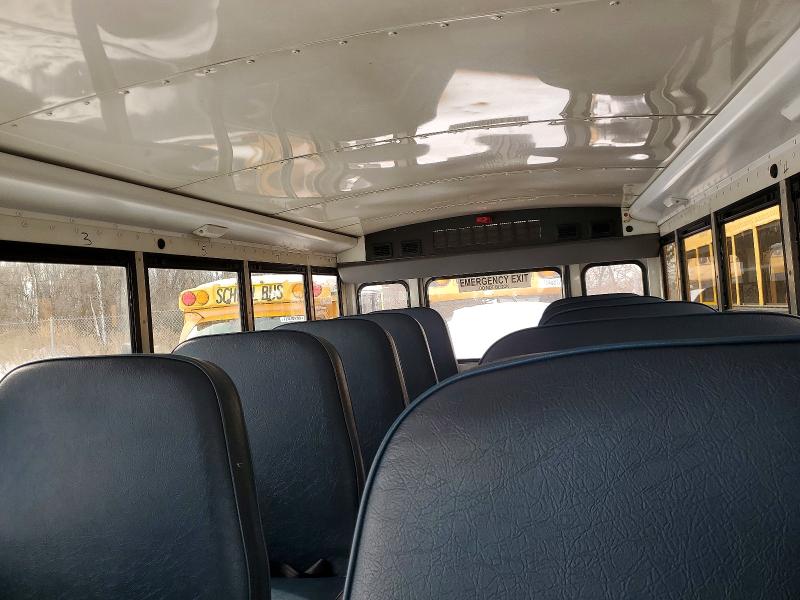 2009 Chevrolet Bus VIN 1GBHG316391114296 COPART salvage auction — NORMAL WEAR, NY - CERTIFICATE OF TITLE, sold $2,500 on 2026-07-09 (photo 6)