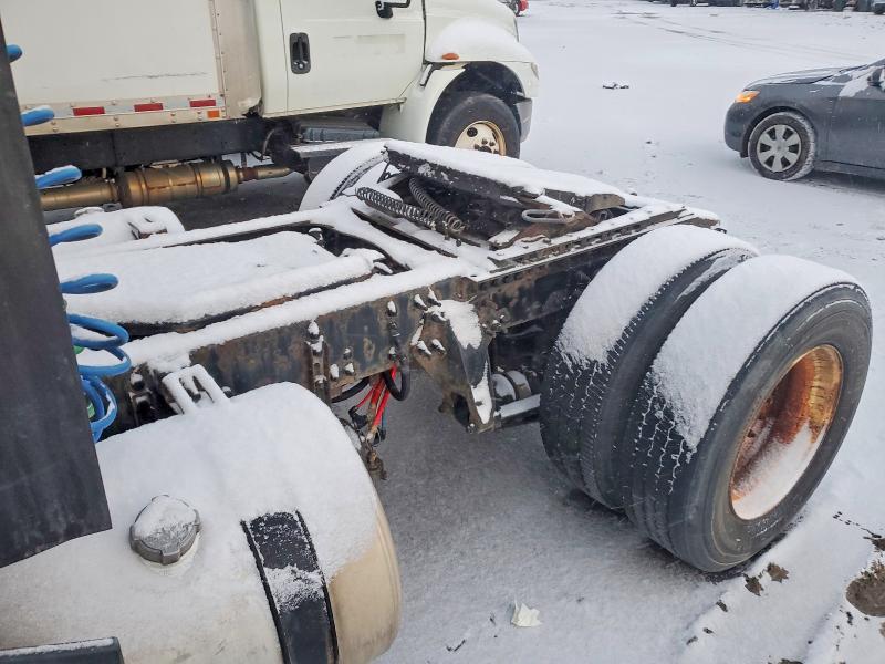 2016 Freightliner Cascadia 125 VIN 1FUBGEDV5GLHC5682 COPART salvage auction — MINOR DENT/SCRATCHES, IN - CERTIFICATE OF TITLE, sold $5,000 on 2026-07-09 (photo 9)