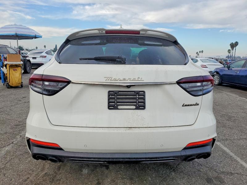 2023 Maserati Levante VIN ZN661YUM2PX411502 COPART salvage auction — MINOR DENT/SCRATCHES, CA - DIS/DLR/EXP ONLY CLEAN TITLE, sold $24,000 on 2026-07-24 (photo 6)