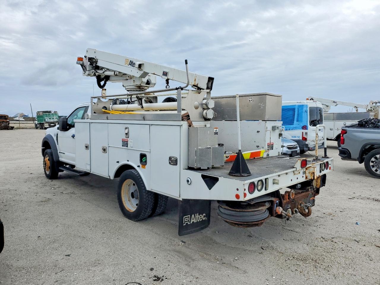 2017 Ford F-550 super duty VIN 1FDUF5GT4HEB94166 COPART salvage auction — Normal Wear, FL - CERTIFICATE OF TITLE, sold $13,400 on 2026-01-20 (photo 3)