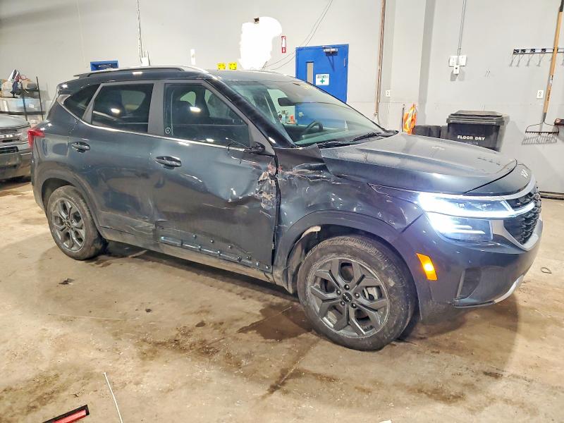 2025 Kia Seltos VIN KNDEUCAA5S7787671 COPART salvage auction — SIDE, Ns - Salvage Title, sold $1,800 on 2026-07-09 (photo 4)