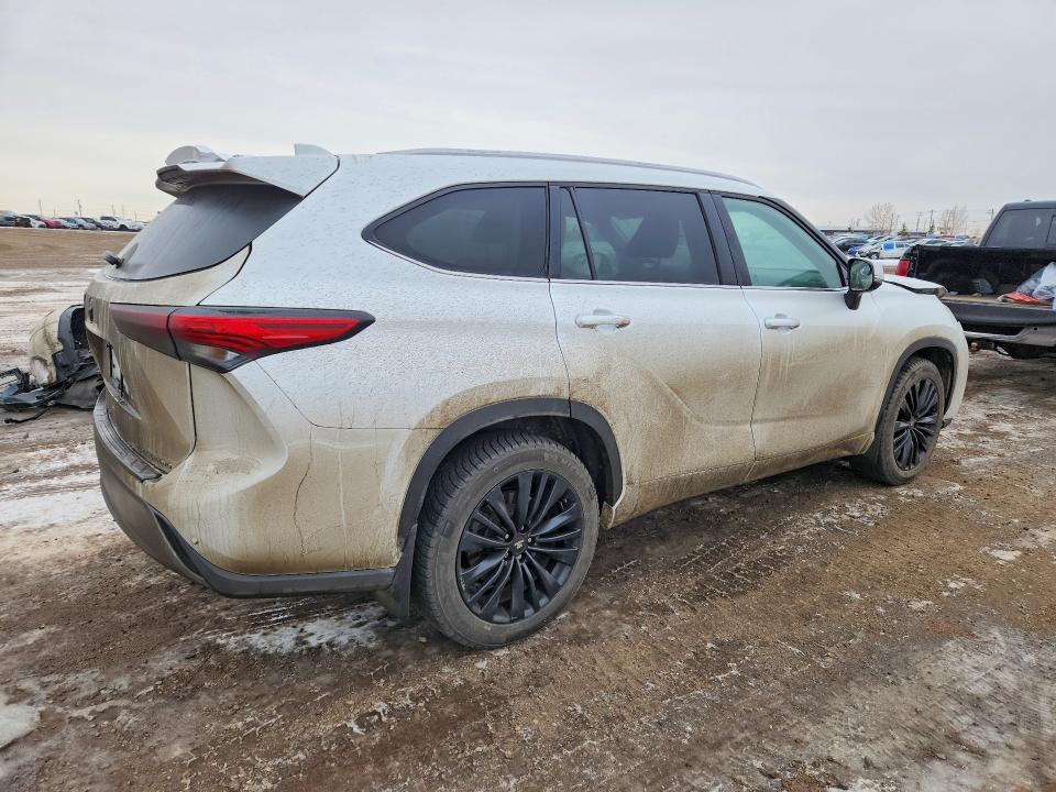 2022 Toyota Highlander VIN 5TDFZRBH2NS214743 COPART salvage auction — FRONT END, Other, sold $28,250 on 2026-07-14 (photo 3)
