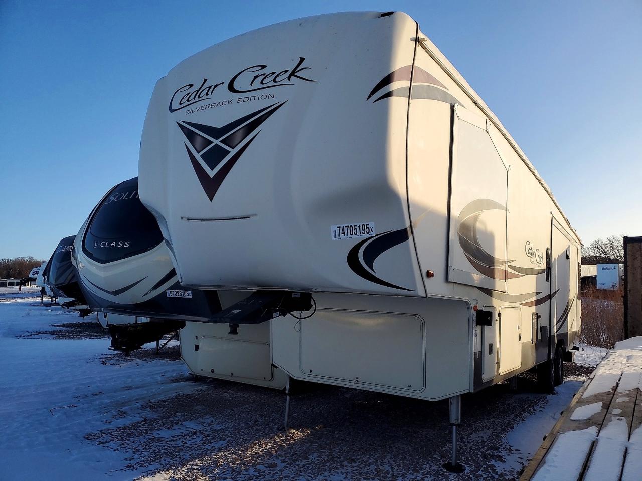 2018 Cedar creek Silverback VIN 4X4FCRL20JS219219 COPART salvage auction — Top/Roof, St - Salvage Title, sold $11,300 on 2026-08-24 (photo 2)