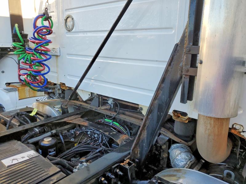 2016 Volvo Vnl VIN 4V4N39TG5GN965609 COPART salvage auction — NORMAL WEAR, In - Dealer Only Clean Title, sold $5,100 on 2026-08-05 (photo 6)