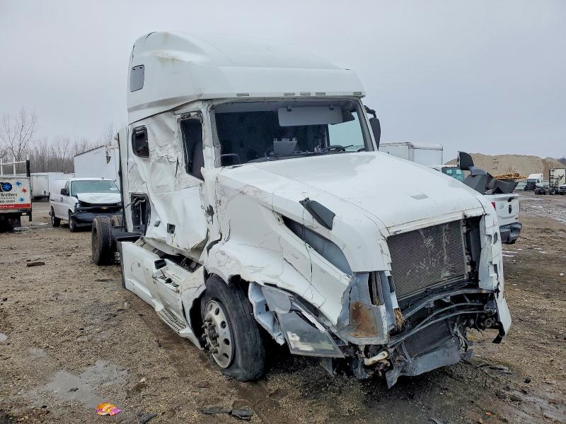 2021 Volvo Vnl VIN 4V4NC9EH8MN281350 COPART salvage auction — ALL OVER, Il - Certificate Of Title, sold $1,200 on 2026-07-07 (photo 1)