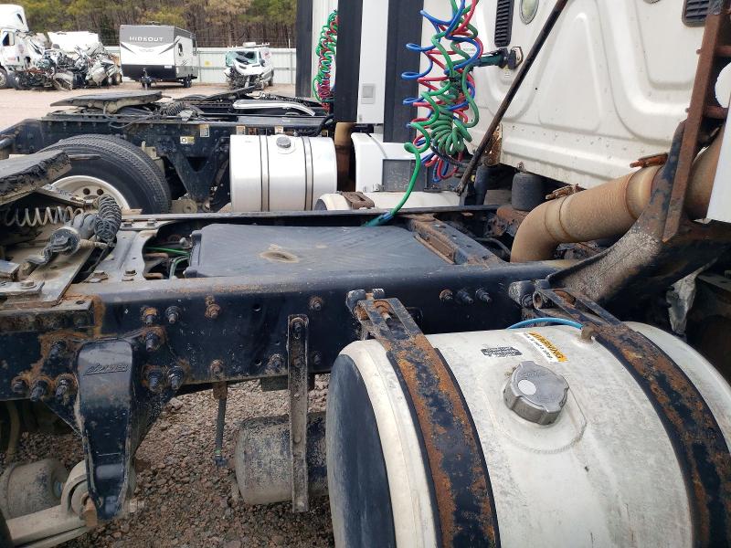 2015 Freightliner All other VIN 1FUBGEDV6FLGH4742 COPART salvage auction — MINOR DENT/SCRATCHES, IN - CERTIFICATE OF TITLE, sold $5,000 on 2026-07-20 (photo 6)