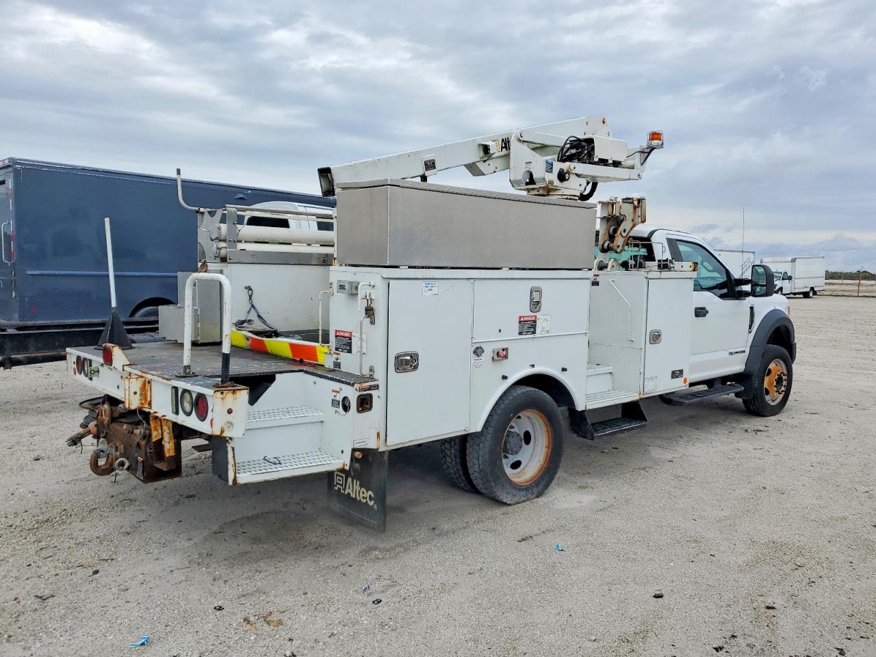2017 Ford F-550 super duty VIN 1FDUF5GT4HEB94166 COPART salvage auction — Normal Wear, FL - CERTIFICATE OF TITLE, sold $13,400 on 2026-01-20 (photo 4)