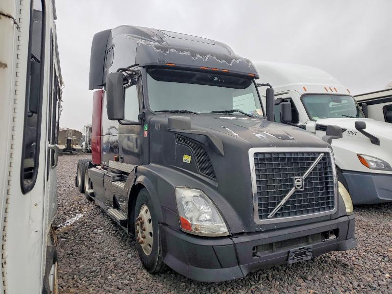 2006 Volvo Vnl VIN 4V4NC9GH66N442911 COPART salvage auction — NORMAL WEAR, Il - Certificate Of Title (P), sold $950 on 2026-07-07 (photo 1)