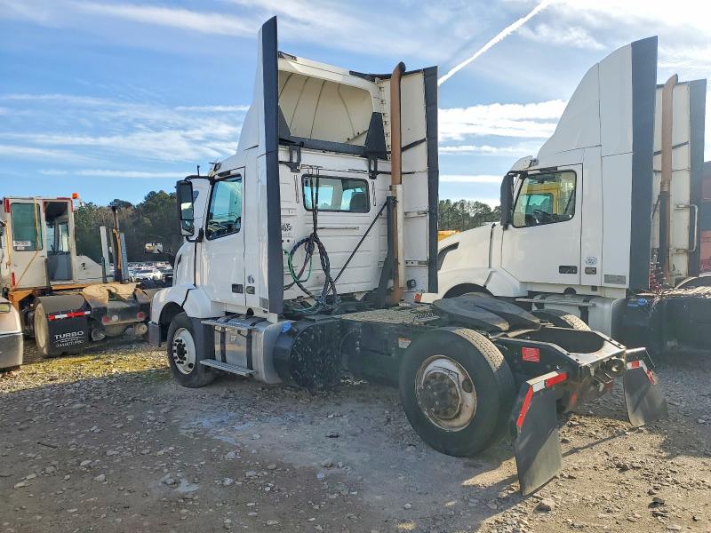 2017 Volvo Vn VIN 4V4N39TG9HN987968 COPART salvage auction — NORMAL WEAR, IN - CERTIFICATE OF TITLE, sold $4,900 on 2026-08-25 (photo 3)