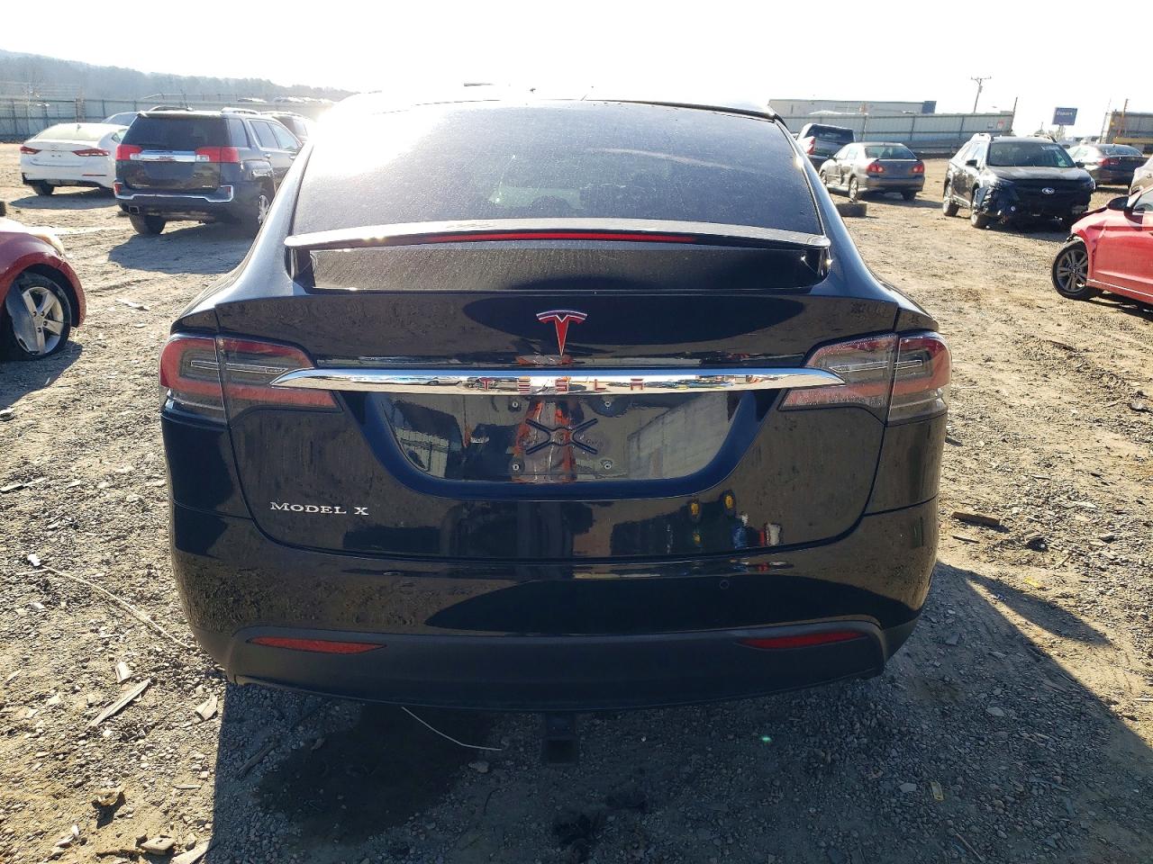 2017 Tesla Model x VIN 5YJXCAE2XHF077364 COPART salvage auction — Front End, VA - CERTIFICATE OF TITLE, sold $5,500 on 2026-01-23 (photo 6)