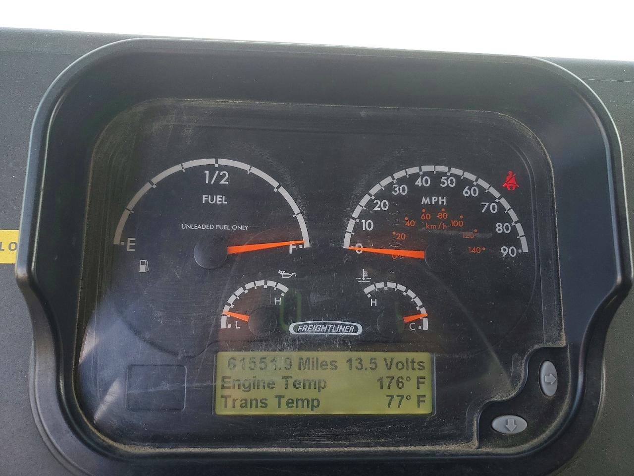 2020 Freightliner All models VIN 4UZAC2EA8LCMH7911 COPART salvage auction — Minor Dent/Scratches, TX - CERTIFICATE OF TITLE, sold $19,100 on 2026-06-30 (photo 9)
