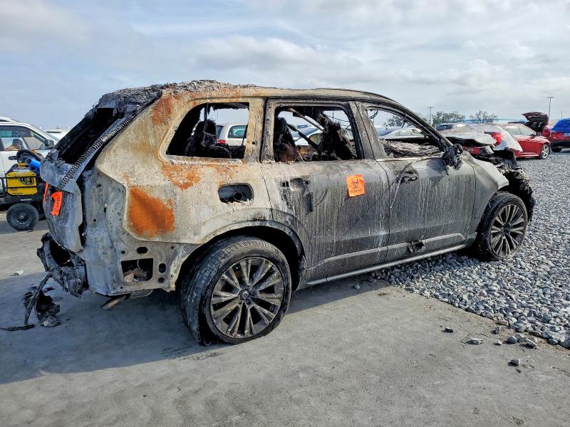 2022 Volvo Xc90 VIN YV4102CK9N1825739 COPART salvage auction — ENGINE BURN, Fl - Certificate Of Destruction, sold $425 on 2026-08-03 (photo 3)