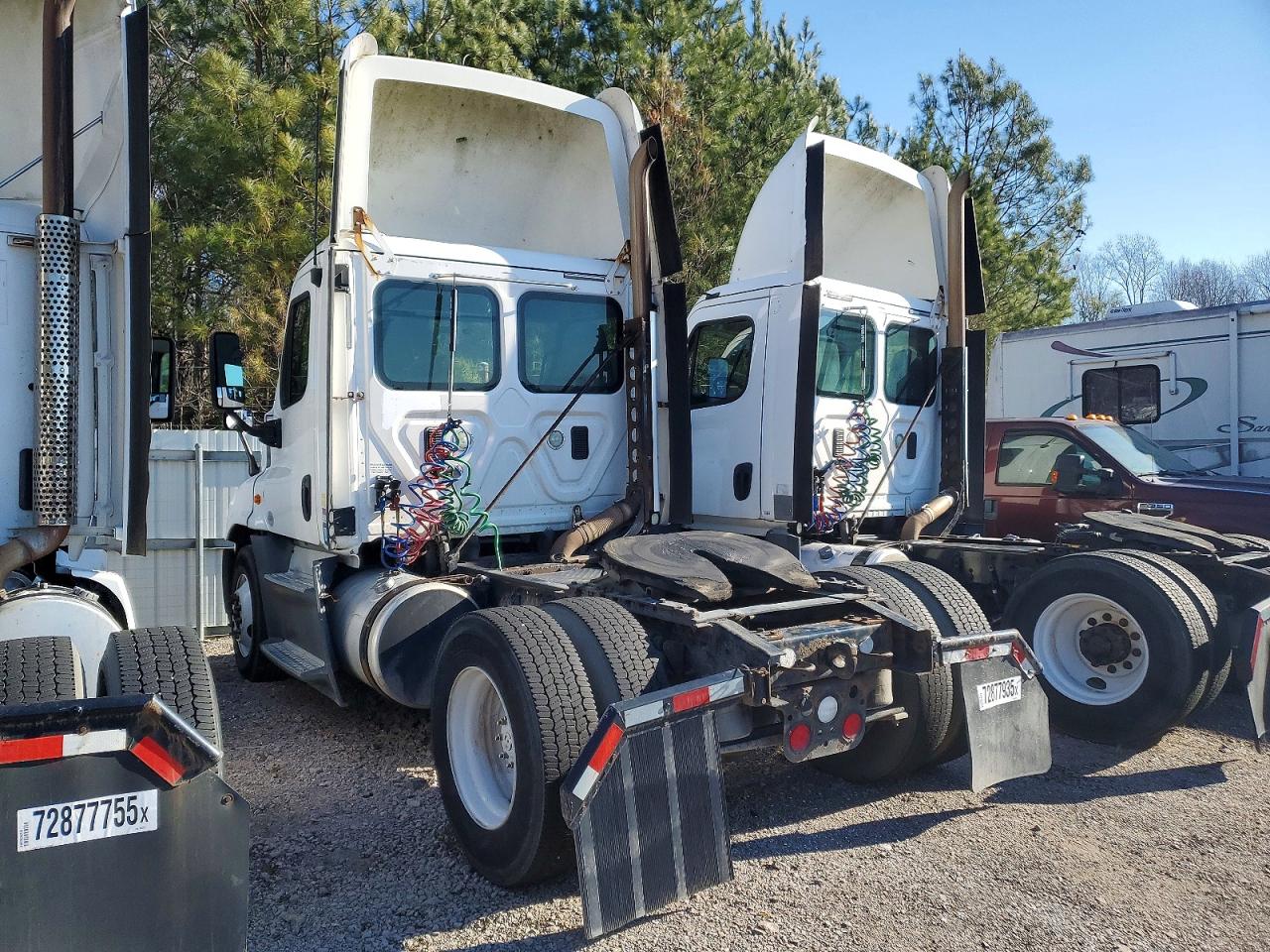 2015 Freightliner All other VIN 1FUBGEDV6FLGH4742 COPART salvage auction — Minor Dent/Scratches, IN - CERTIFICATE OF TITLE, sold $5,000 on 2026-06-29 (photo 3)