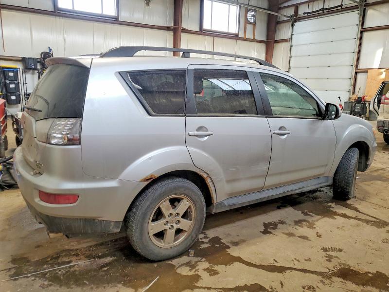 2010 Mitsubishi Outlander VIN JA4JT3AX1AZ604429 COPART salvage auction — VANDALISM, AB - BOS - SALVAGE, sold $300 on 2026-07-16 (photo 3)