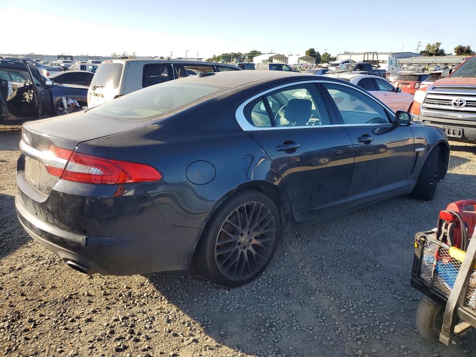 2012 Jaguar Xf VIN SAJWA0HB2CLS23934 COPART salvage auction — MINOR DENT/SCRATCHES, Ca - Dis/Dlr/Exp Only Clean Title, sold $350 on 2026-07-02 (photo 3)