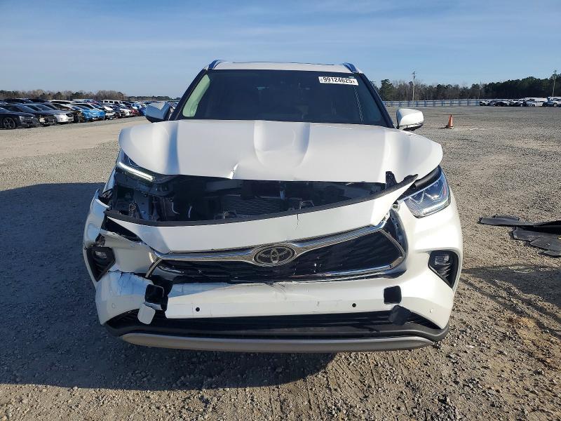 2025 Toyota Highlander hybrid VIN 5TDKBRCH8SS648596 COPART salvage auction — Front End, NC - SALVAGE CERTIFICATE OF TITLE, sold $30,000 on 2026-02-02 (photo 5)