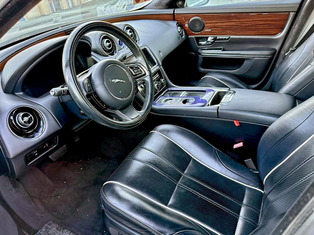 2013 Jaguar Xj series VIN SAJWA2GB2DLV42961 COPART salvage auction — NORMAL WEAR, Ca - Dis/Dlr/Exp Only Clean Title (P), sold $1,000 on 2026-07-20 (photo 5)