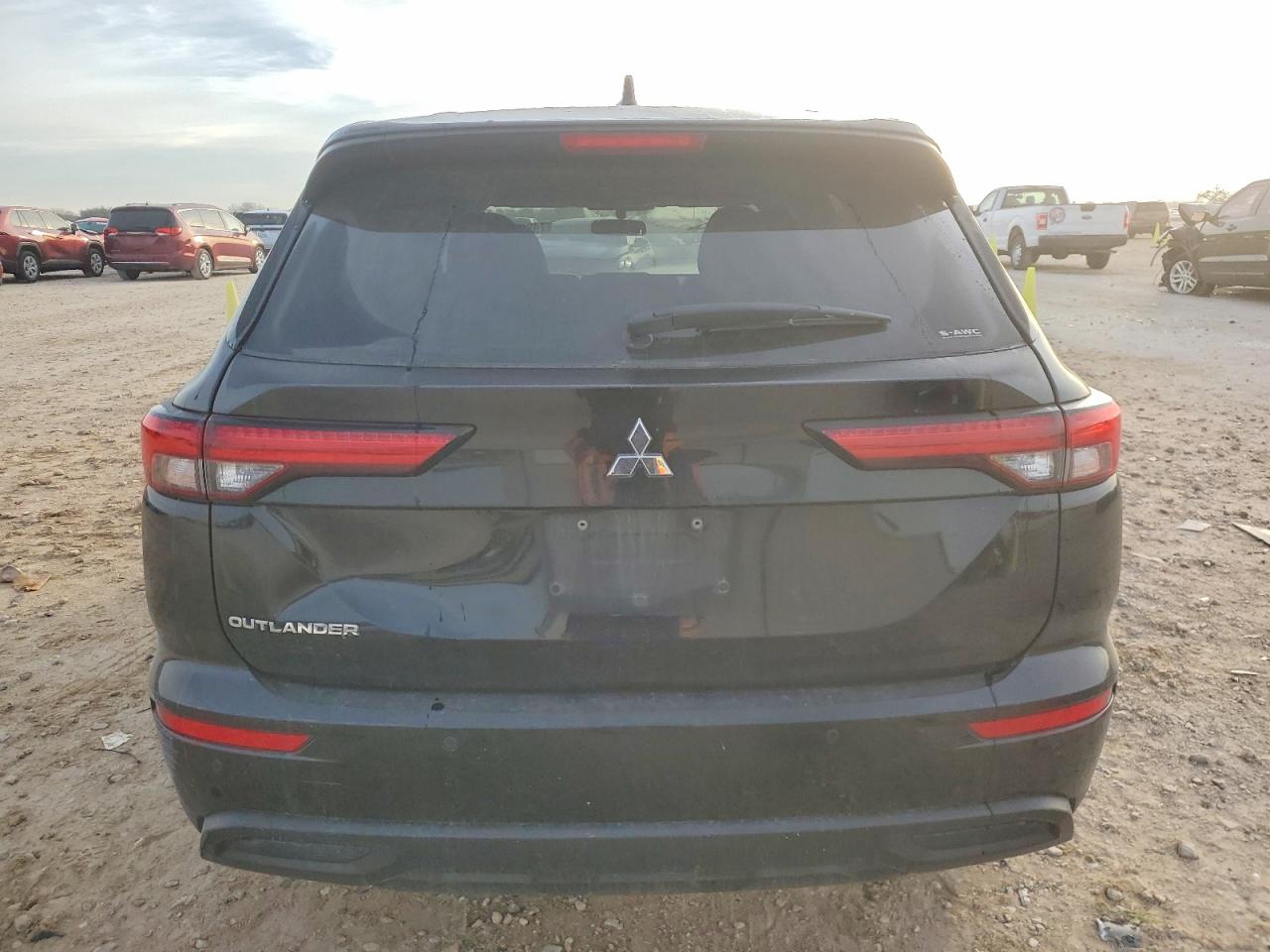 2022 Mitsubishi Outlander VIN JA4J4TA87NZ040328 COPART salvage auction — Front End, TX - SALVAGE VEHICLE TITLE, sold $6,300 on 2026-03-12 (photo 6)