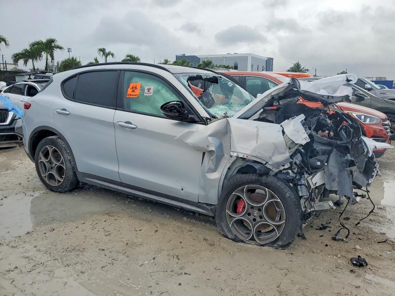 2022 Alfa romeo Stelvio VIN ZASPAKBN0N7D46121 COPART salvage auction — FRONT END, Fl - Certificate Of Destruction, sold $2,850 on 2026-07-14 (photo 4)